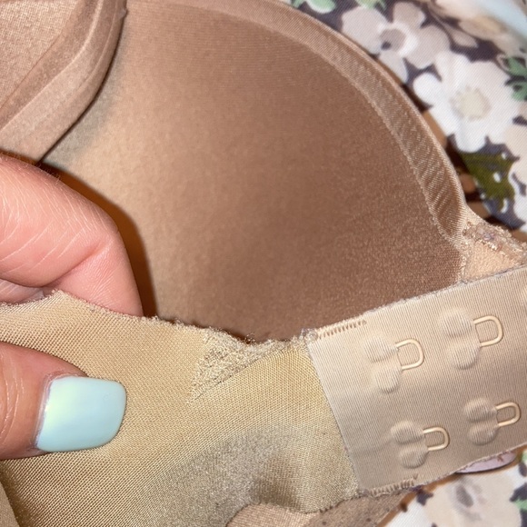 Women’s Victoria’s Secret nude Very Sexy push up plunge bra - Picture 4 of 5